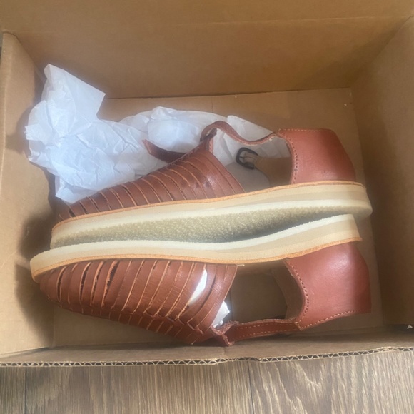 Leather Mary Jane style buckle shoe - Picture 7 of 7